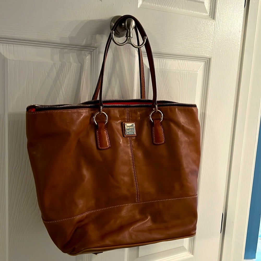 Dooney & Bourke soft leather tote with/Serial #